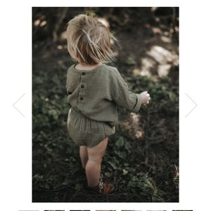 Simple folk button back top